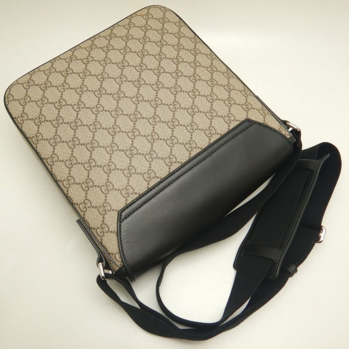Gucci Beige Black Gg Supreme Shoulder Bag ( )