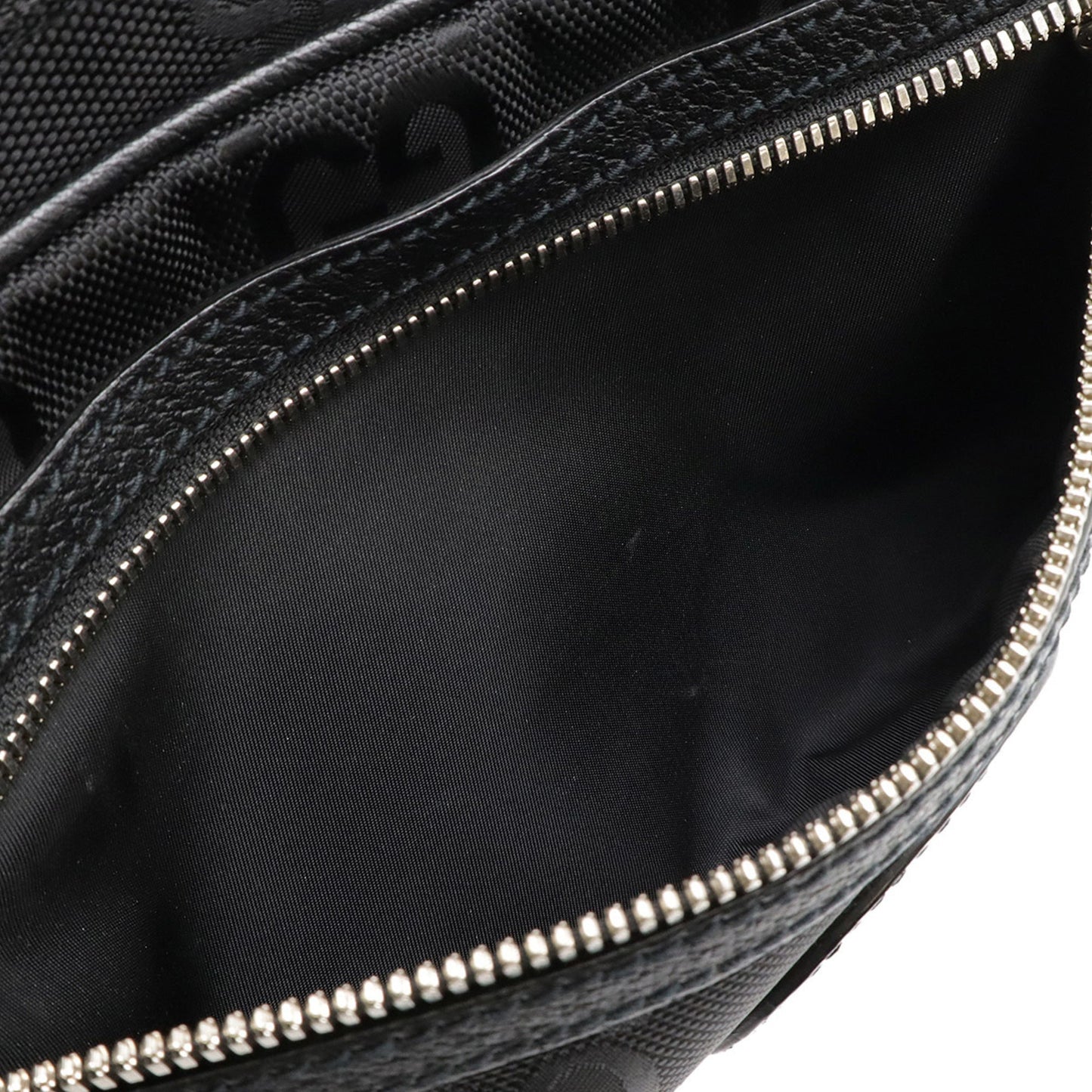 Gucci Black Nylon Canvas Leather Sling Bag ( )