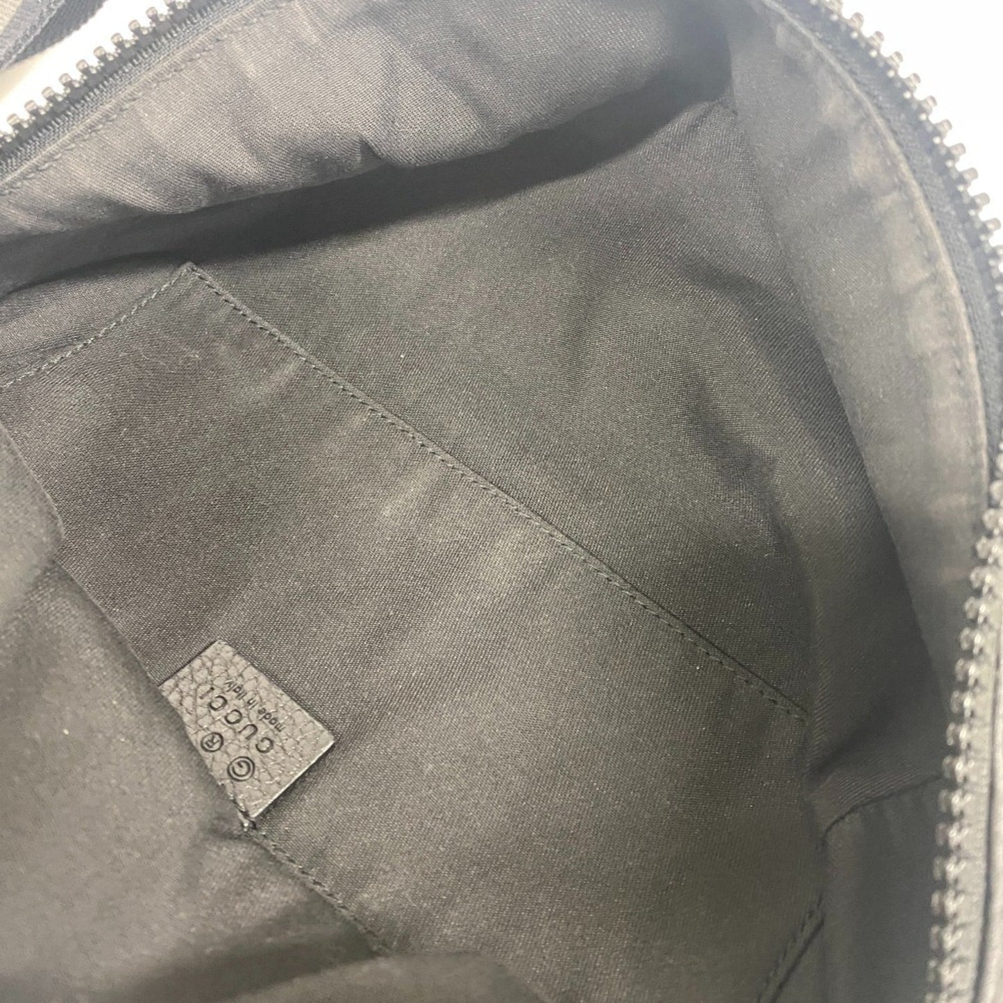 Gucci Black Nylon Leather Sling Bag ( )
