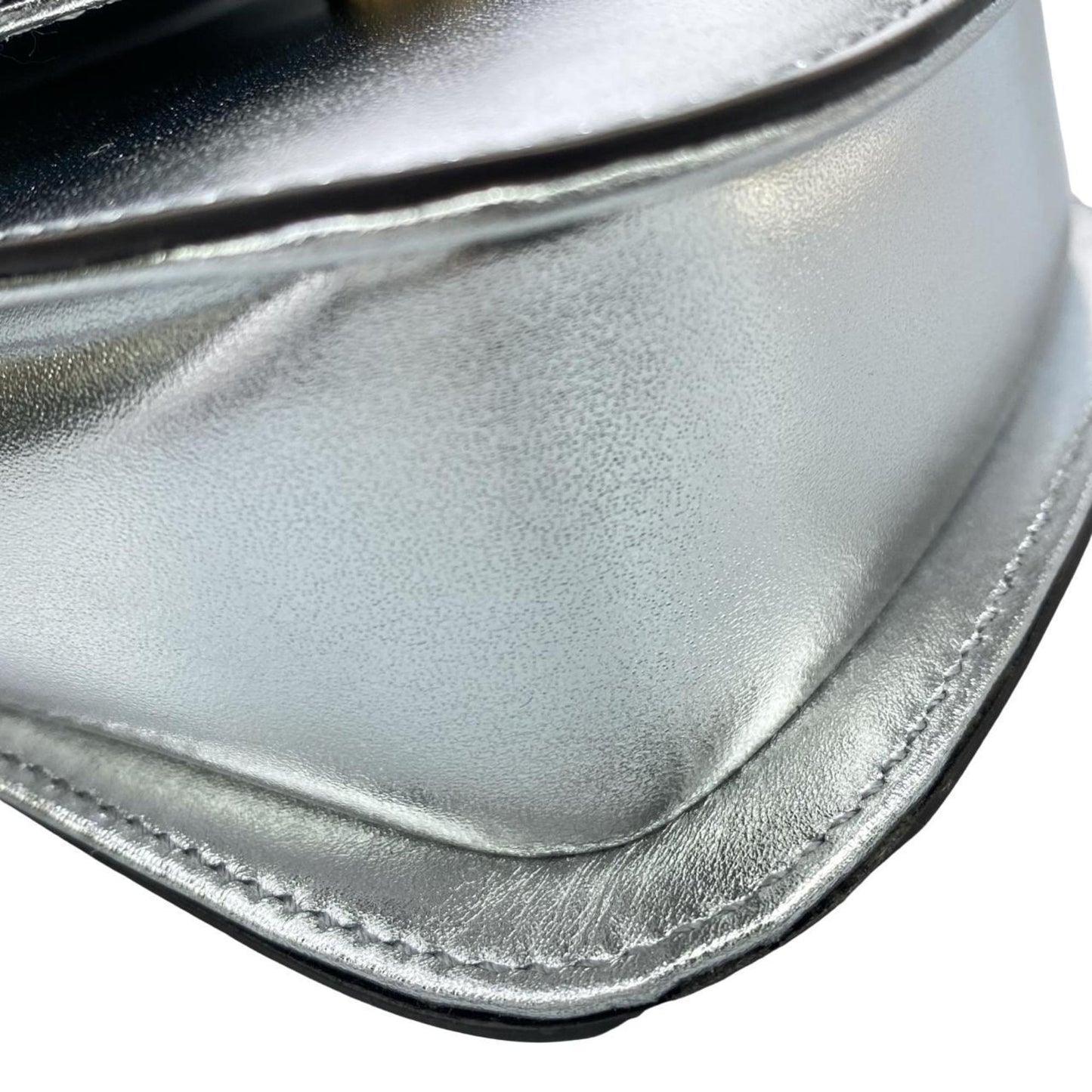 Gucci Silver Leather Handbag ( )