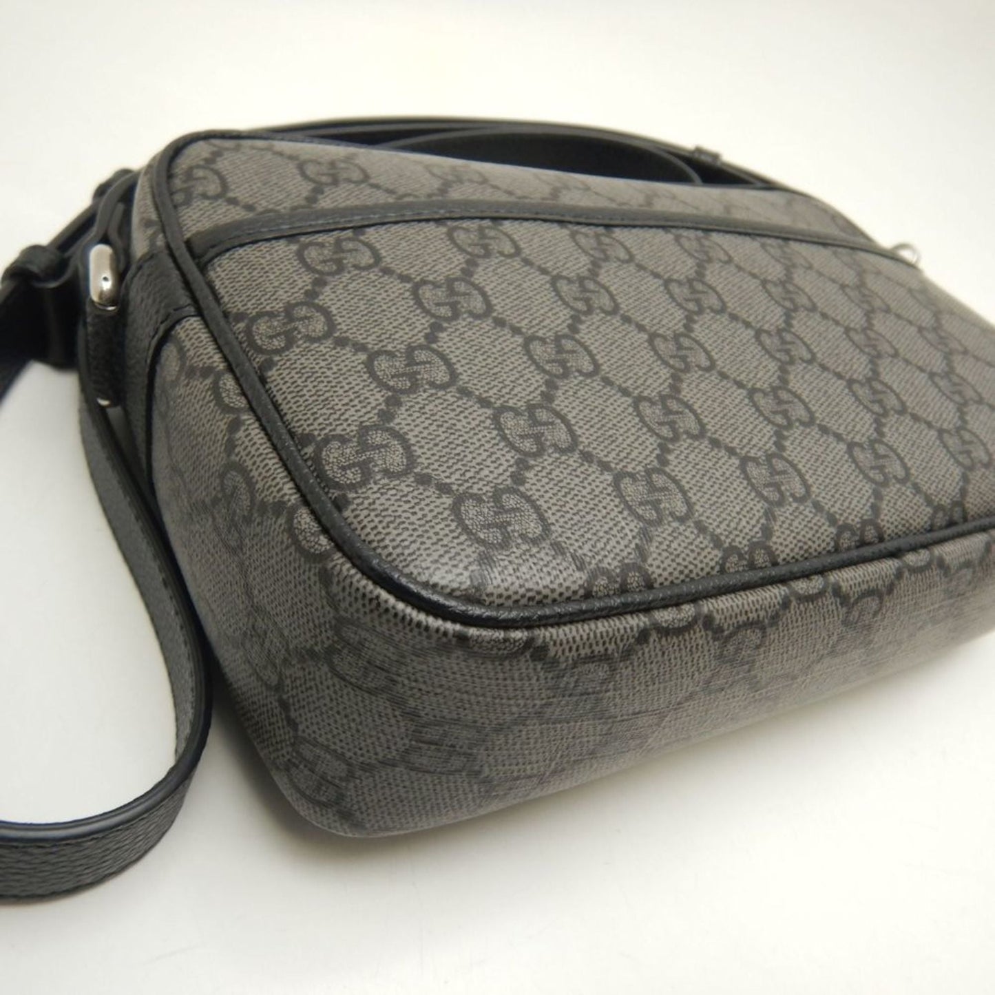 Gucci Black Gg Supreme Canvas Shoulder Bag ( )