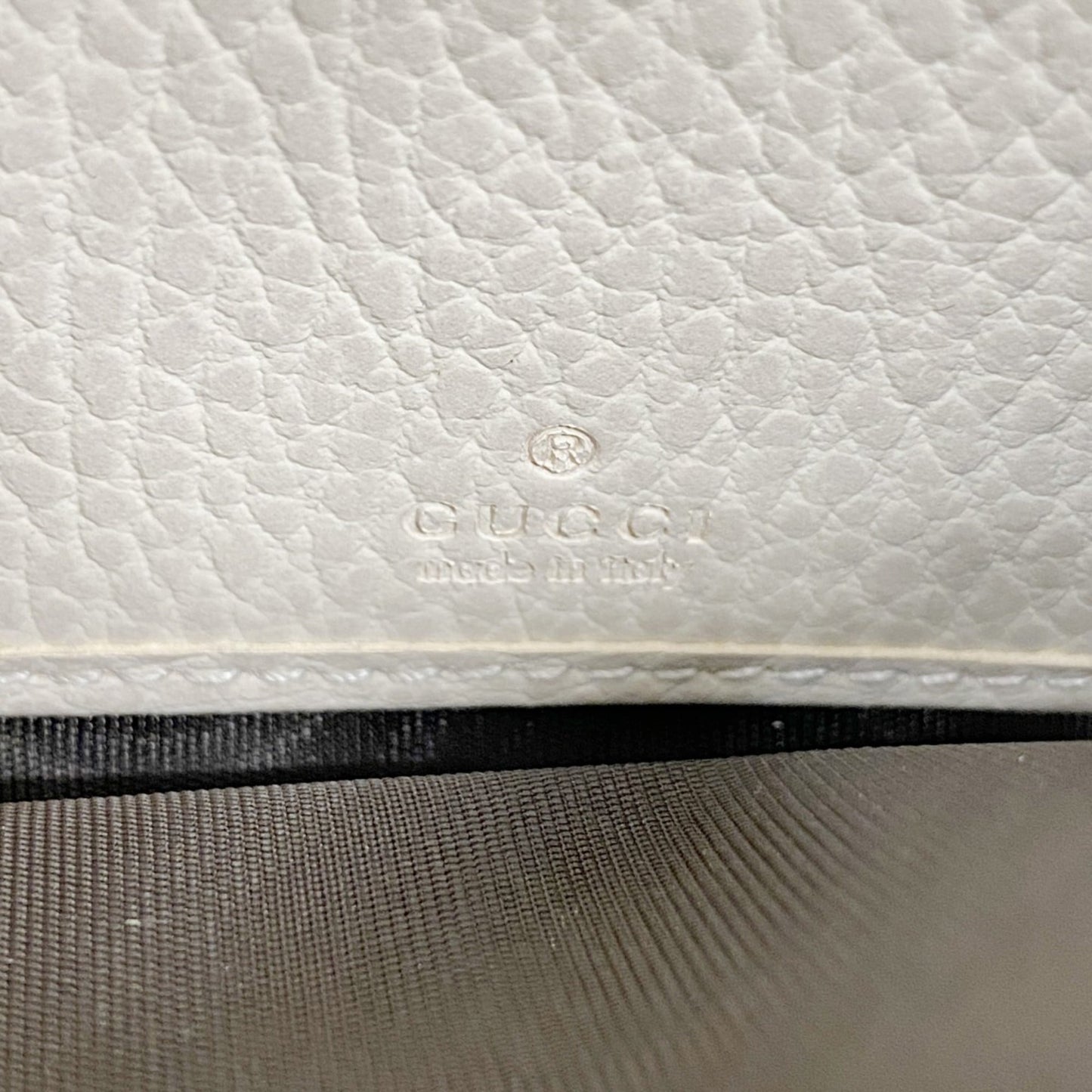 Gucci Beige Ivory Pvc Long Wallet (Bi-Fold) ( )