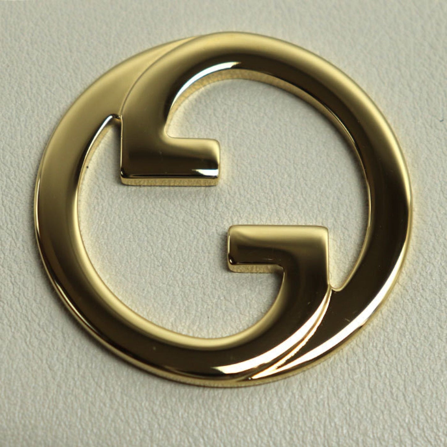 Gucci White Leather Chain/Shoulder Wallet ( )