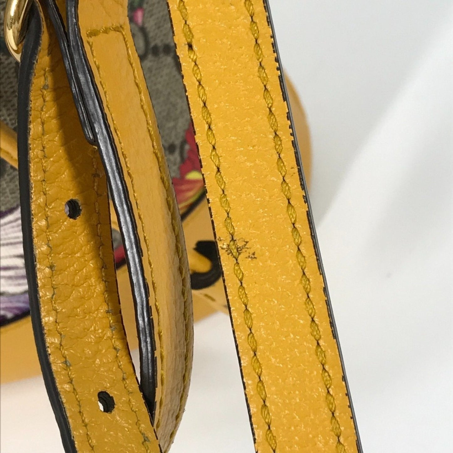 Gucci Beige Multi-Color Gg Supreme Handbag Shoulder Bag ( )