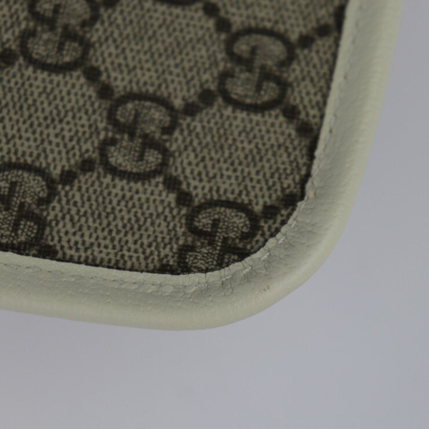 Gucci Beige White Gg Supreme Leather Fanny Pack ( )