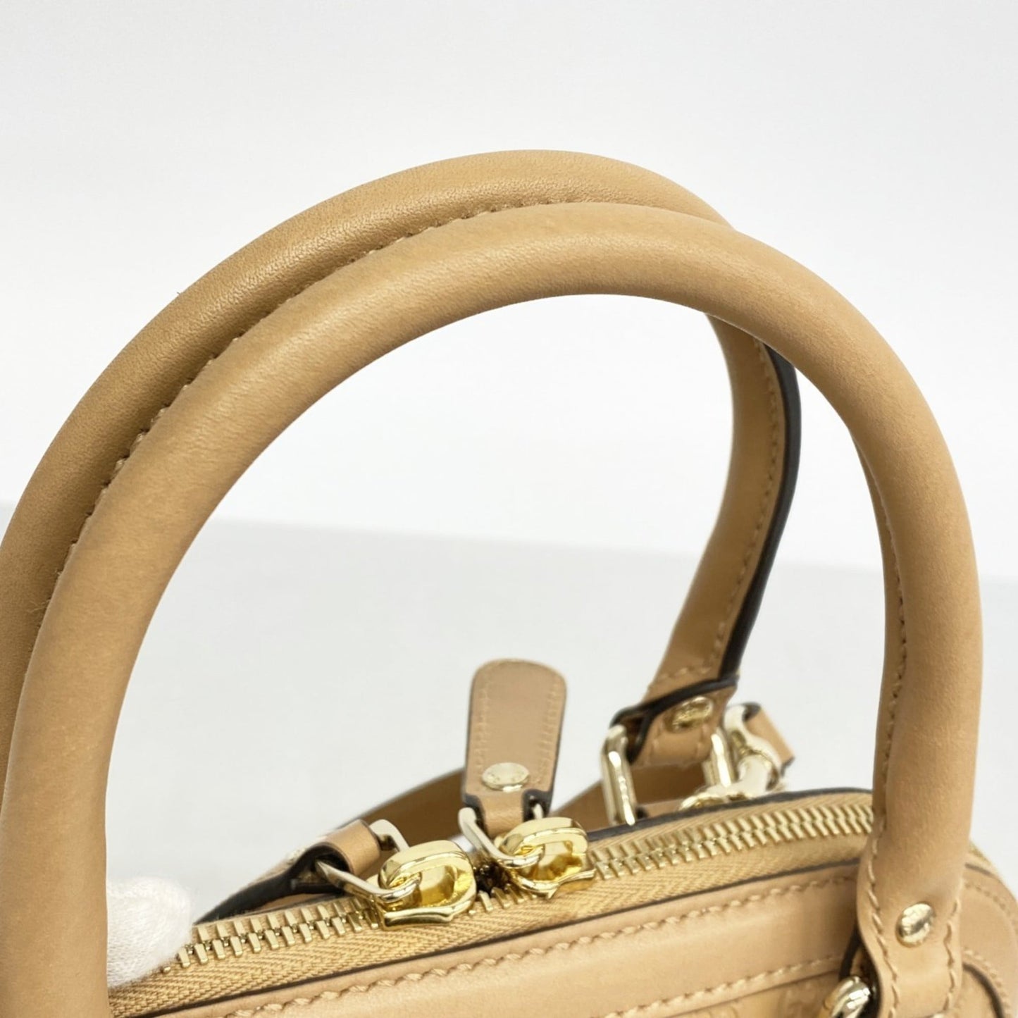 Gucci Beige Leather Handbag ( )