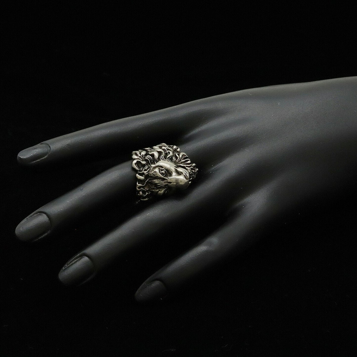 Gucci Silver Metal Band Ring ( )