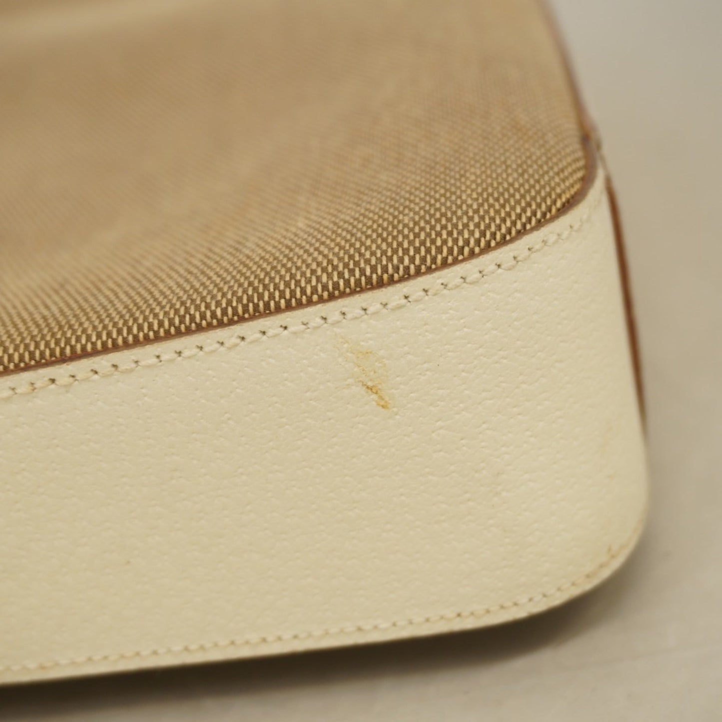 Gucci Beige White Canvas Shoulder Bag ( )