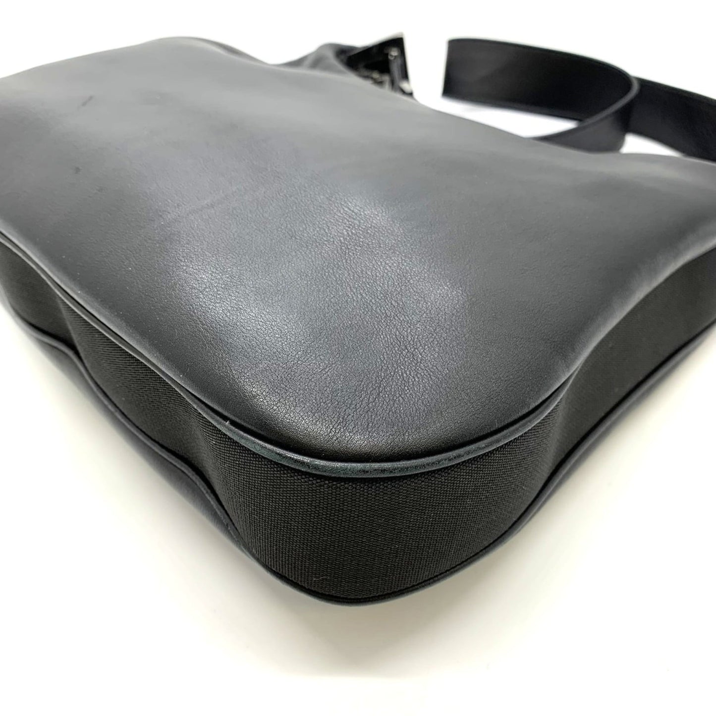 Gucci Black Leather Shoulder Bag ( )