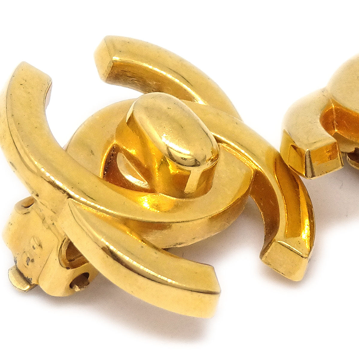 CHANEL 1995 Turnlock CC Earrings Small 63561
