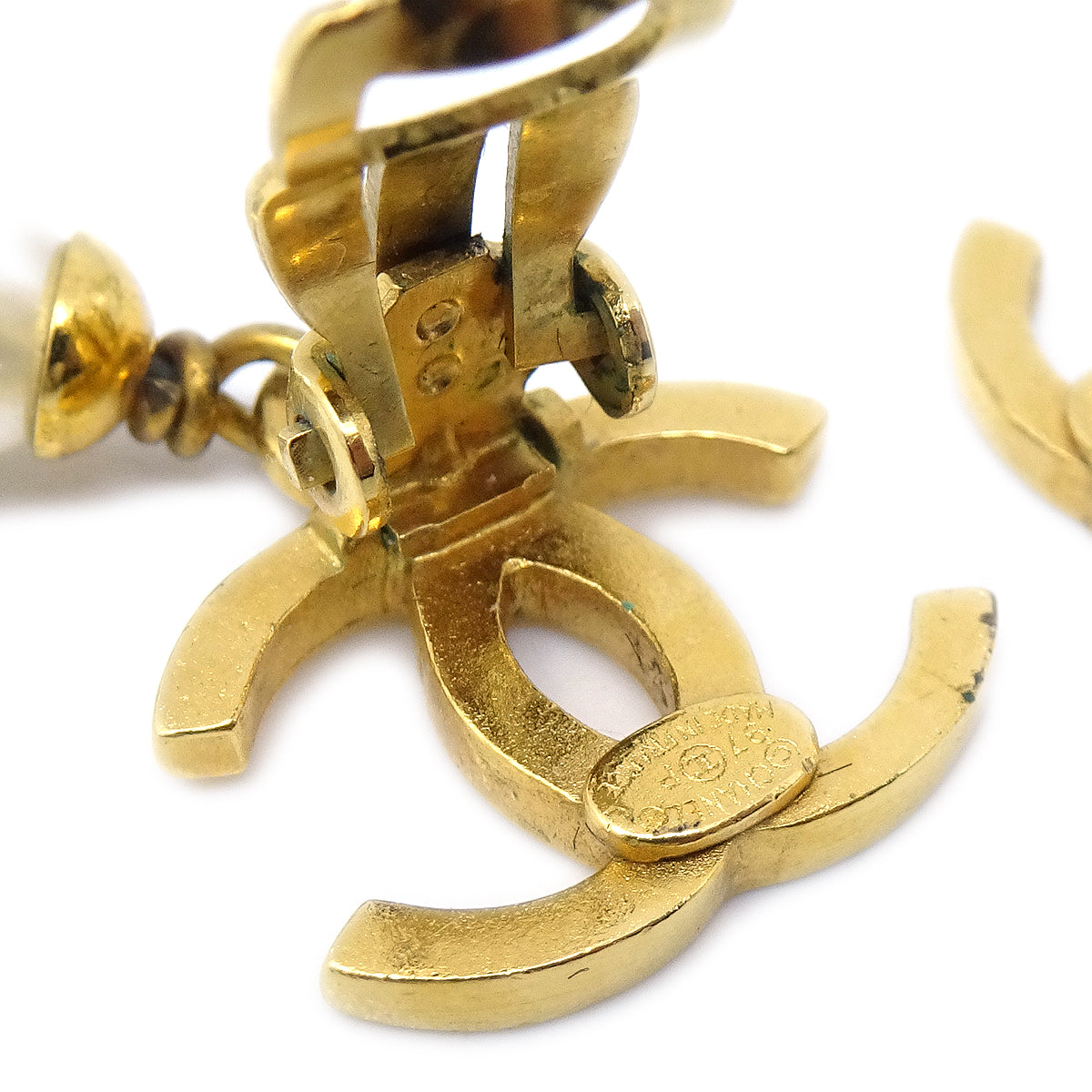 CHANEL 1997 Teardrop Faux Pearl CC Earrings Gold 97P 78808