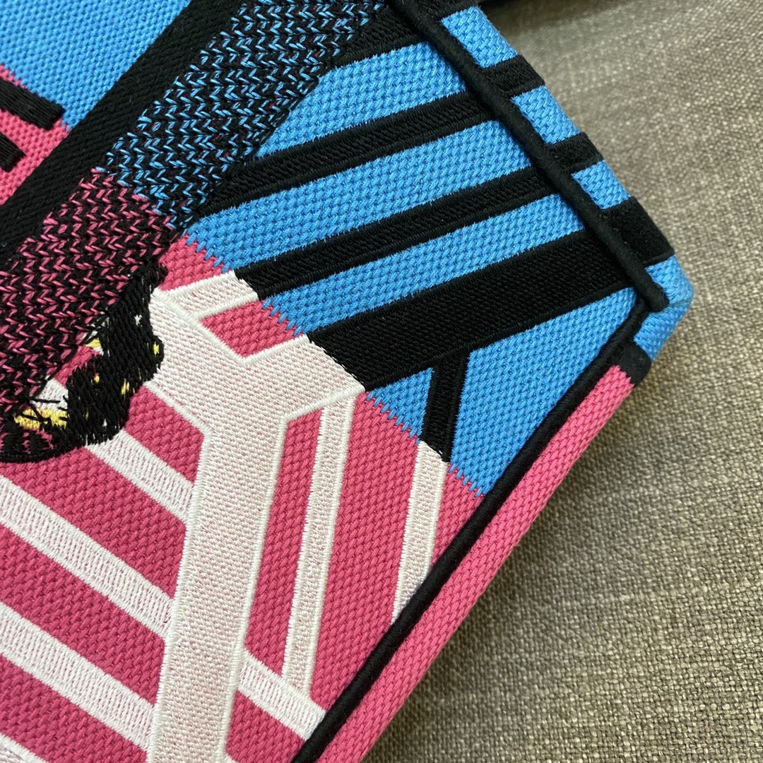 Top Quality MeTop Qualityum Book Tote Bright Blue and Bright Pink D-Jungle Pop Embroidery, Blue/Pink, For Women Womens Handbags Shoulder Bags, 36cm CD M1296ZRON_M885