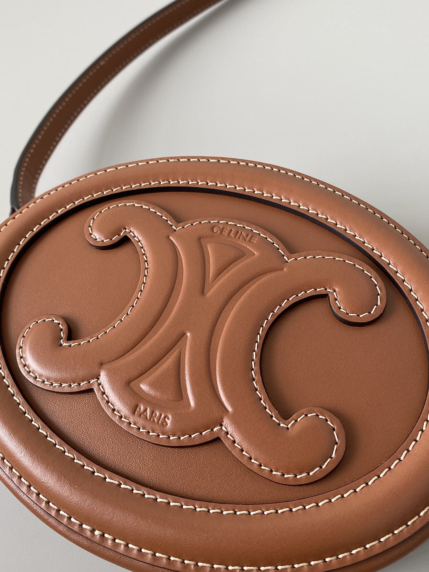 Top Quality Crossbody Oval Purse Cuir Triomphe Brown For Women 6in/16cm 10I703DPQ.04LU