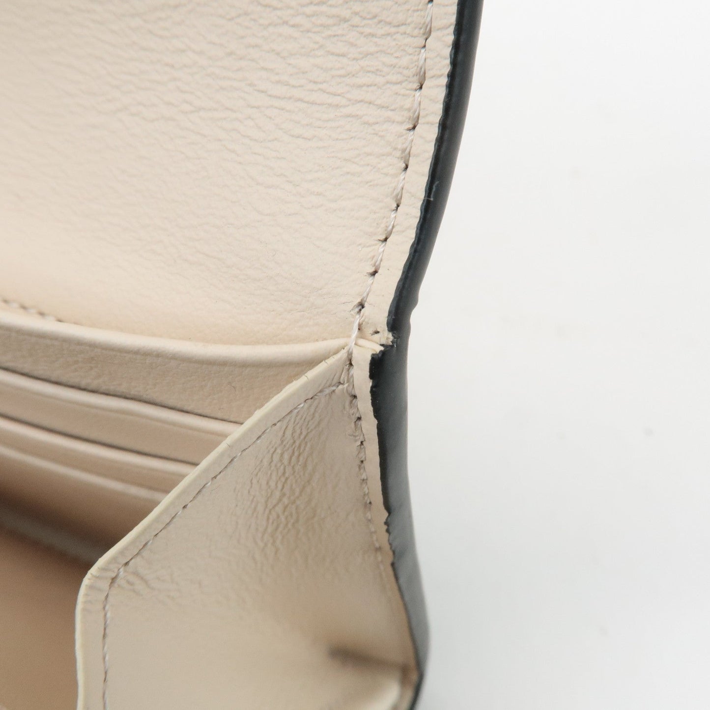 FENDI Leather Peekaboo Bi-fold Long Wallet Black 8M0427  d