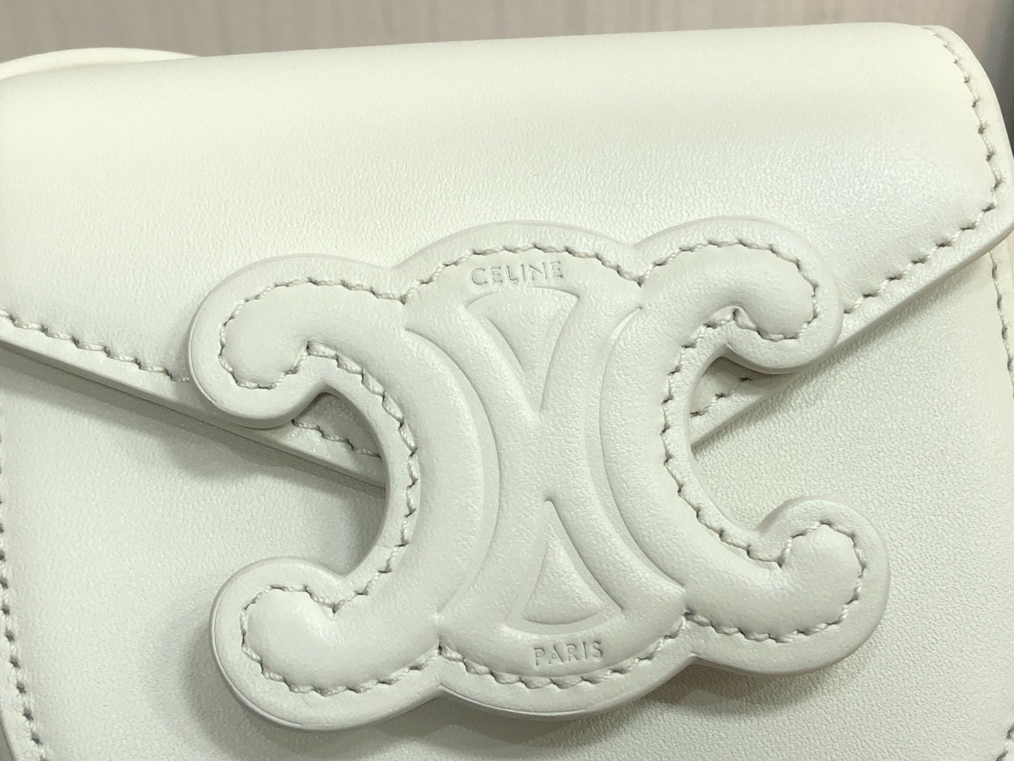 Top Quality Mini BesaTop Quality Cuir Triomphe White For Women 4in/11cm 10J303DPQ.01BC