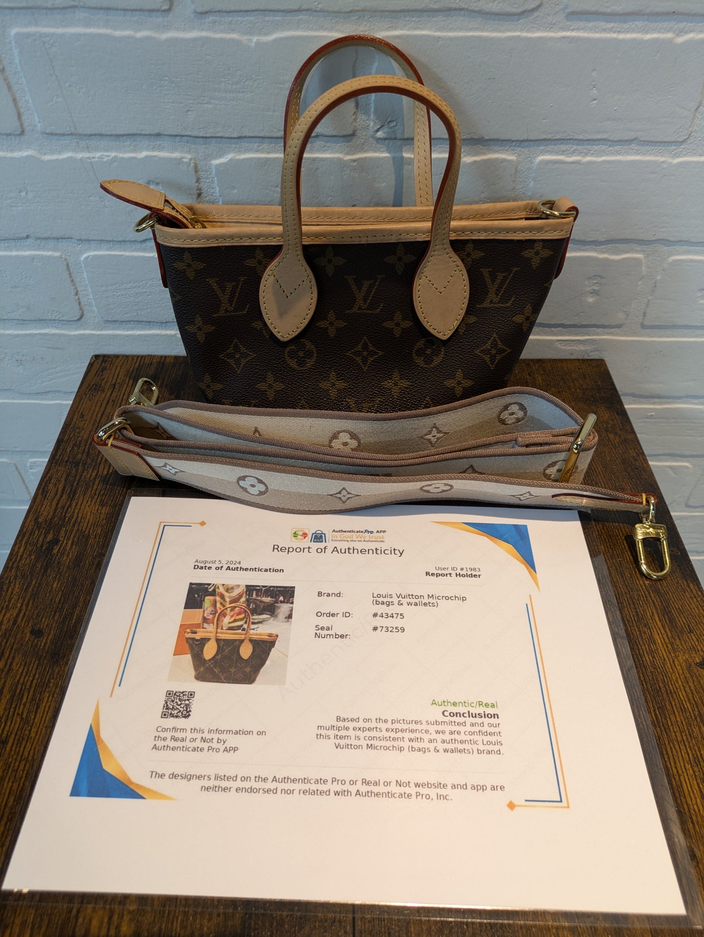 HandBag Luxury Designer Louis Vuitton, Size Small