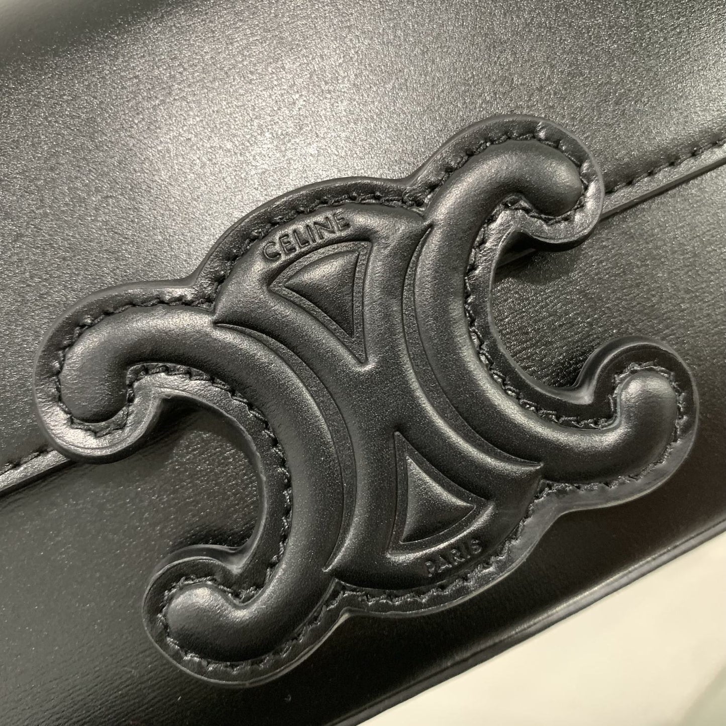 Top Quality Chain Shoulder Bag Cuir Triomphe Black For Women 7.9in/20cm