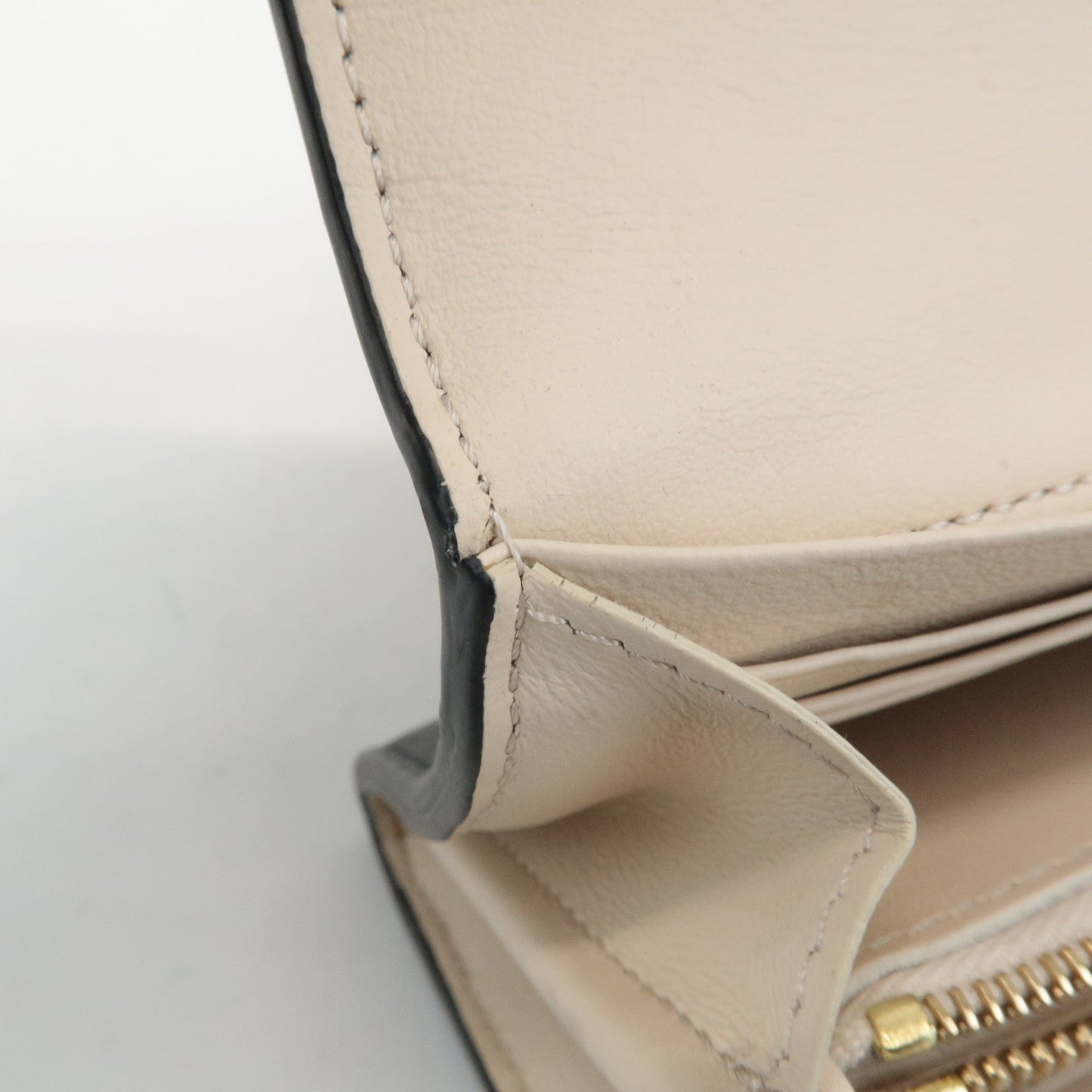 FENDI Leather Peekaboo Bi-fold Long Wallet Black 8M0427  d