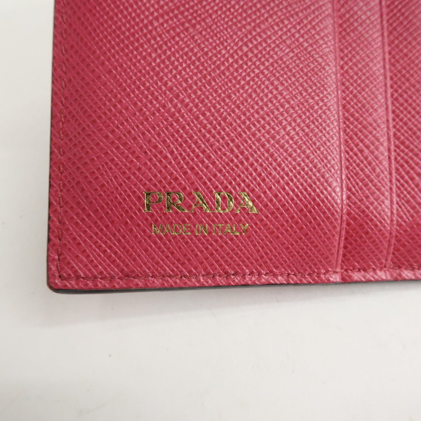 PRADA Logo Saffiano Leather Heart Print Bi-fold Wallet 1MV204  d