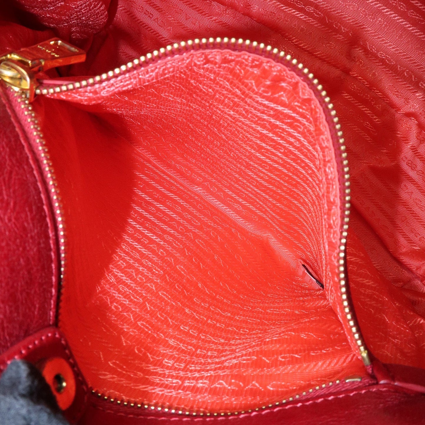 PRADA Logo Leather One Shoulder Bag Red BR4829  d