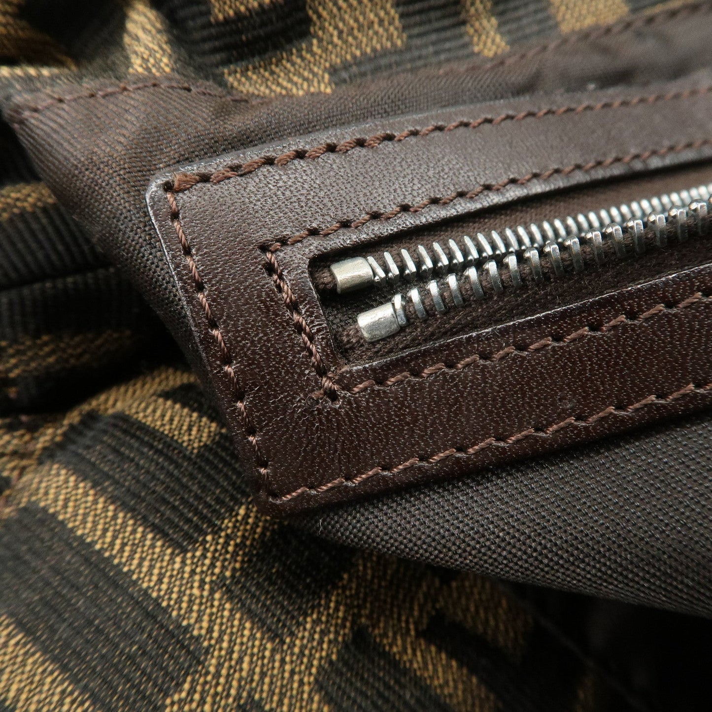 FENDI Zucca Canvas Leather Shoulder Bag Brown Black 26725  d