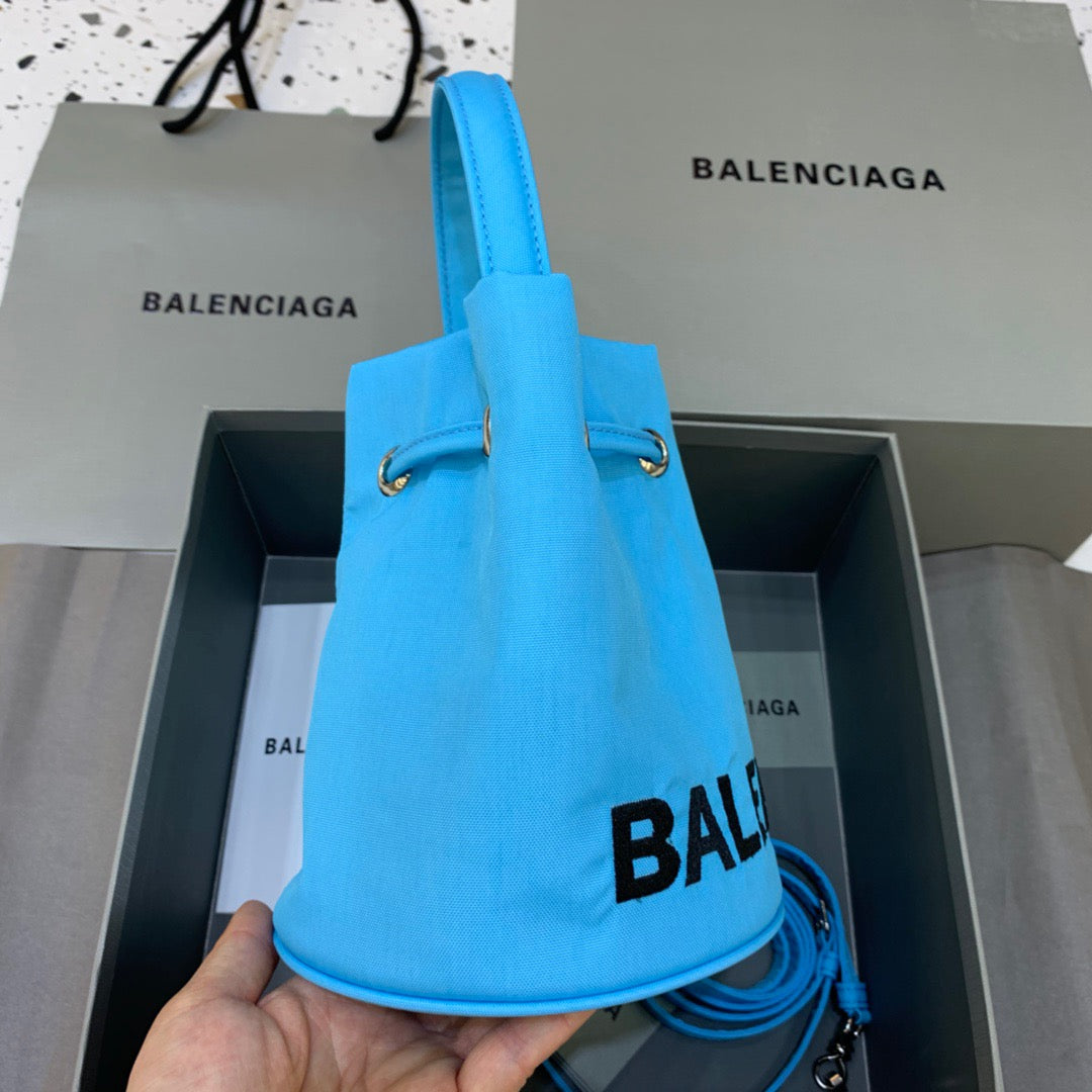 Top Quality Le Cagole MeTop Qualityum Bucket Bag In Light Blue, For Women,  Bags 11.8in/30cm