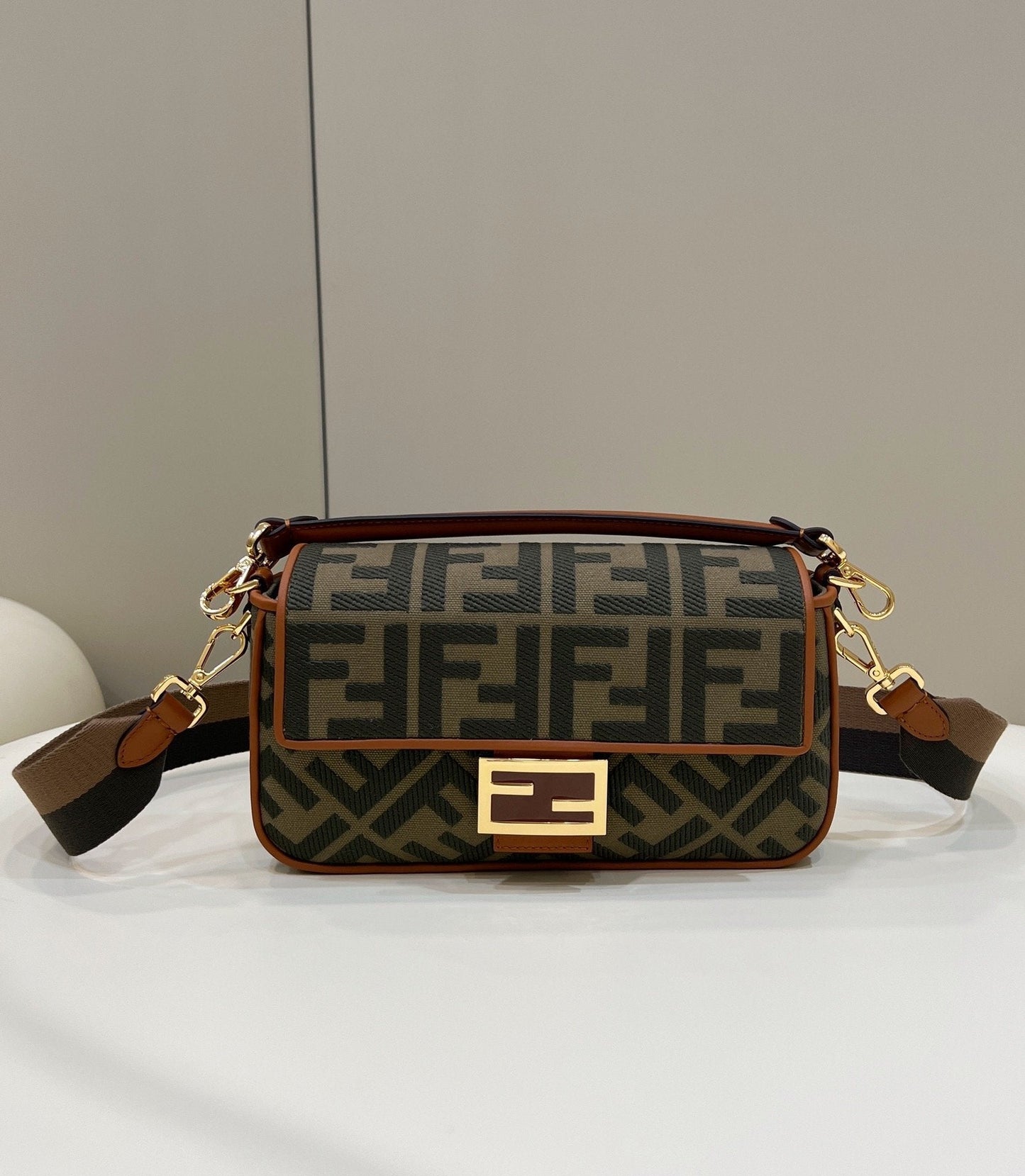 Top QualityTop Quality Baguette Khaki For Women, Women’s Handbags, Shoulder And Crossbody Bags, 10in/27cm FF 8BR600