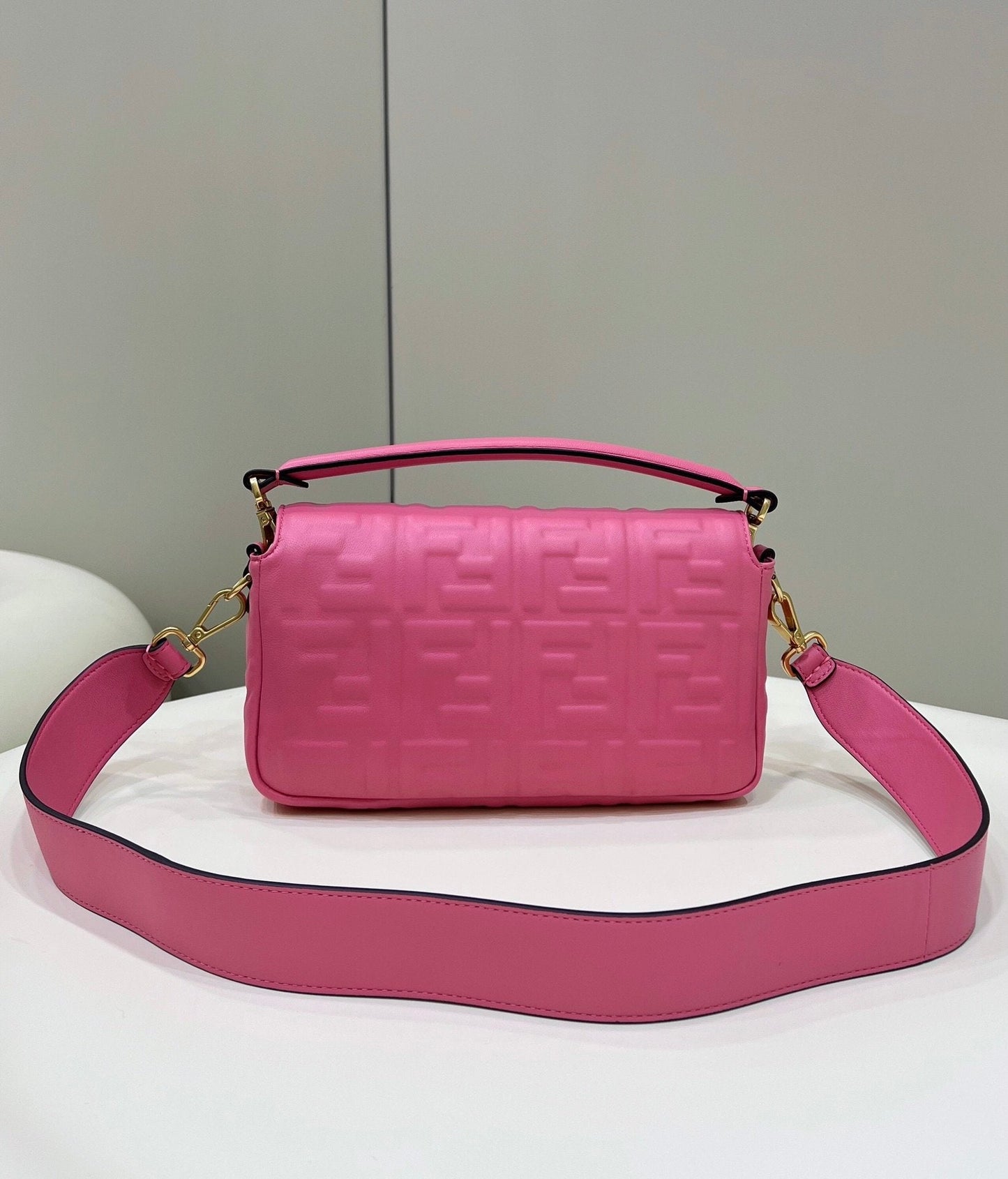 Top QualityTop Quality Baguette Pink For Women, Women’s Handbags, Shoulder And Crossbody Bags 10in/27cm FF 8BR600