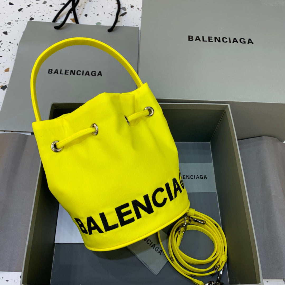 Top Quality Le Cagole MeTop Qualityum Bucket Bag In Yellow, For Women,  Bags 11.8in/30cm