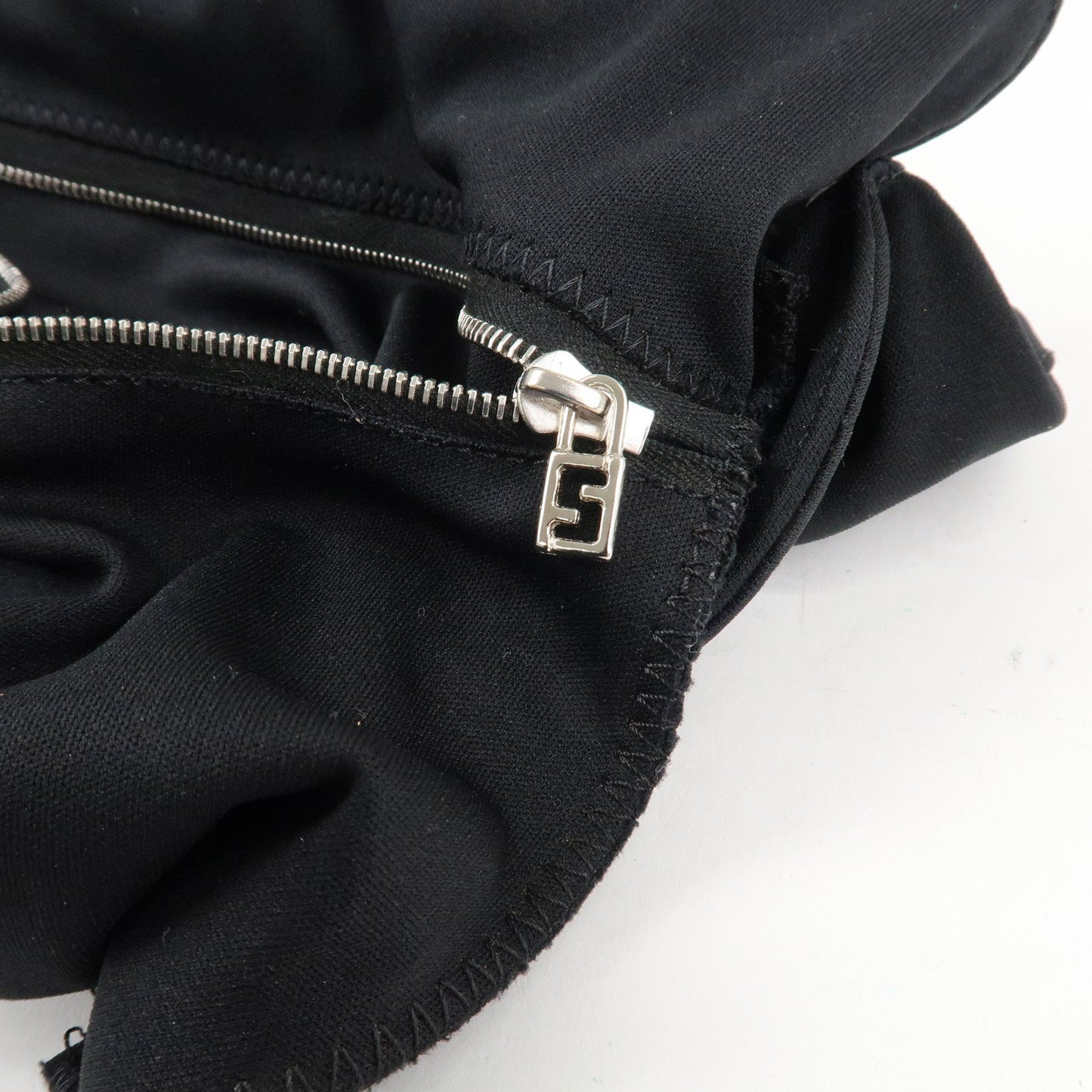 FENDI Mamma Baguette Nylon Jersey Leather Shoulder Bag Black  d