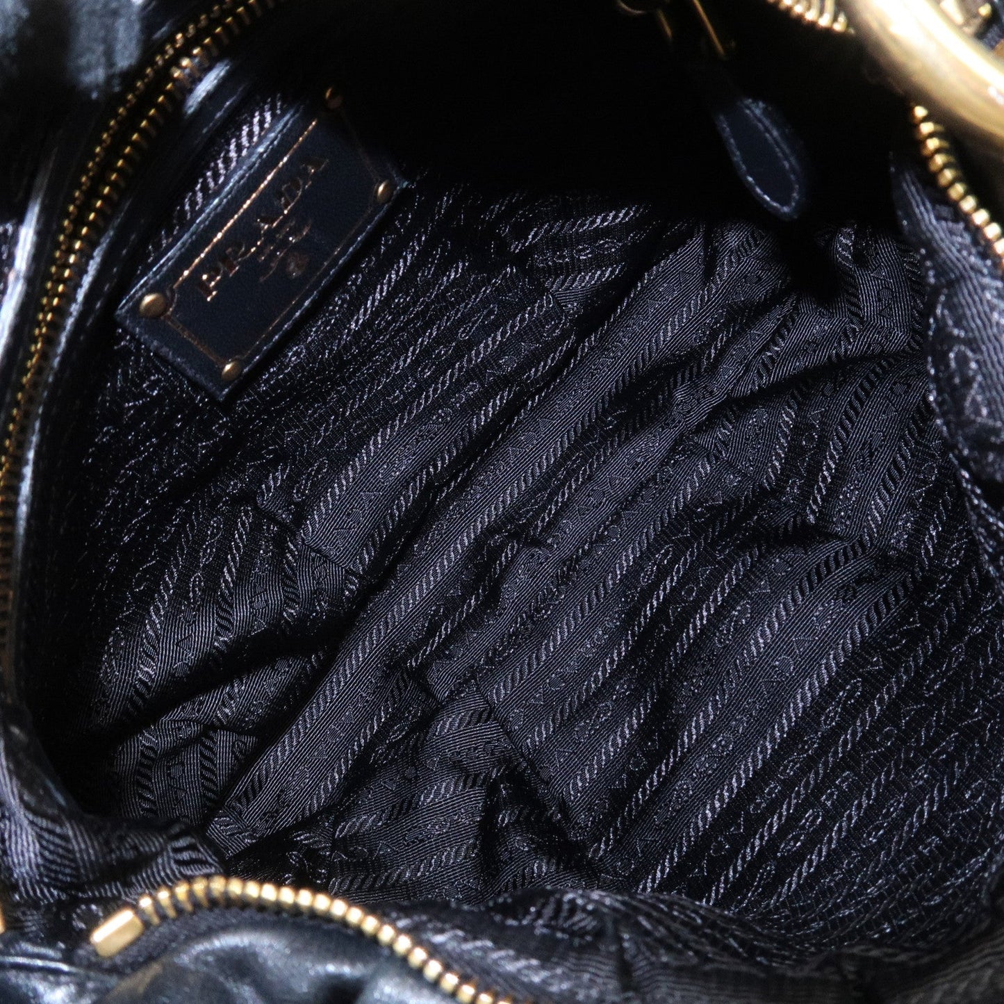 PRADA Leather Chain One-Shoulder Bag Black Gold Hardware  d