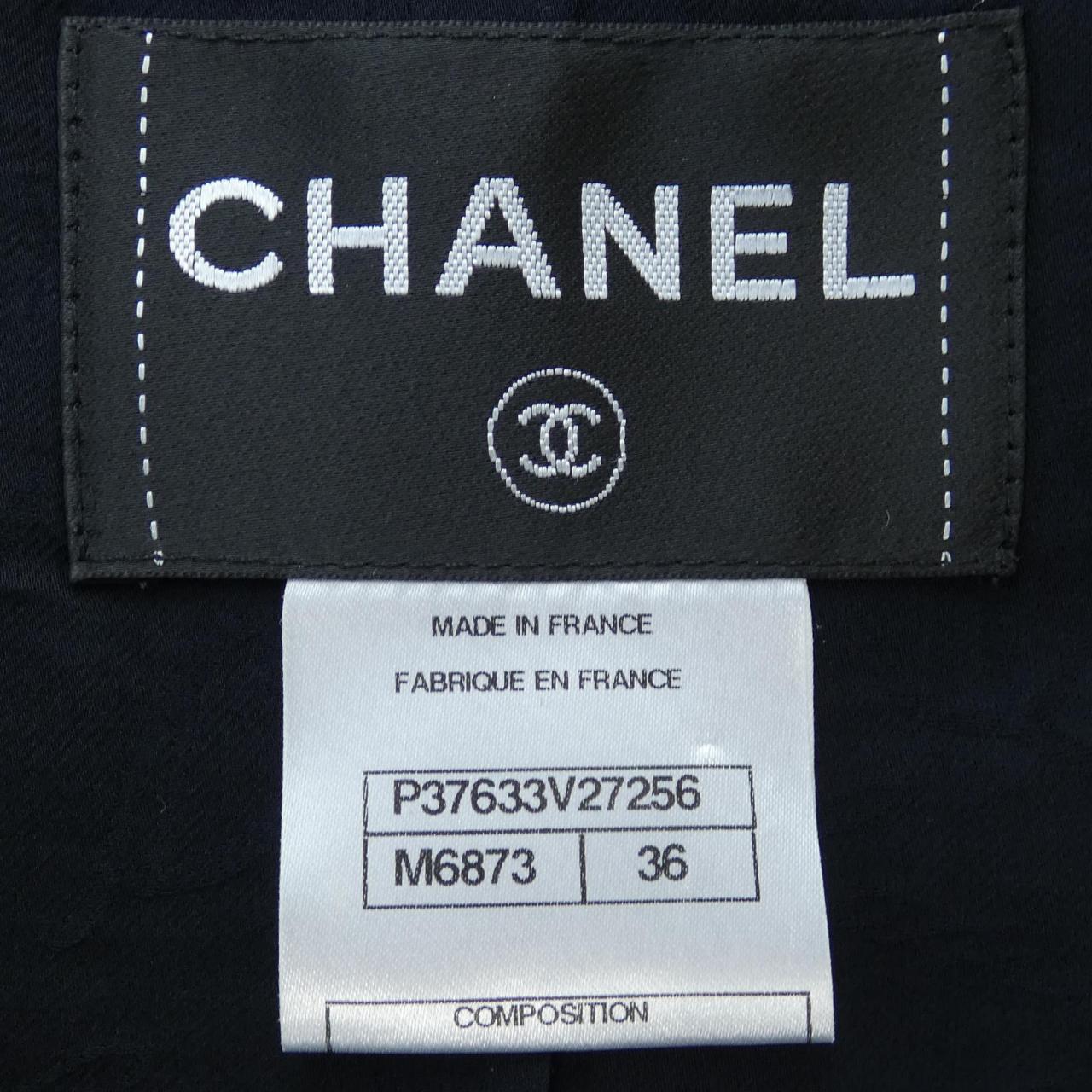 Chanel P37633V27256 10P Collarless Jacket