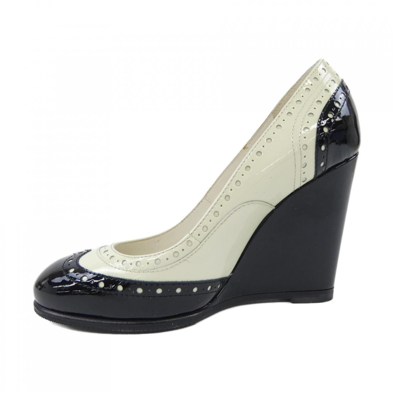 Chanel G31216X09101 Patent Calfskin Shoes