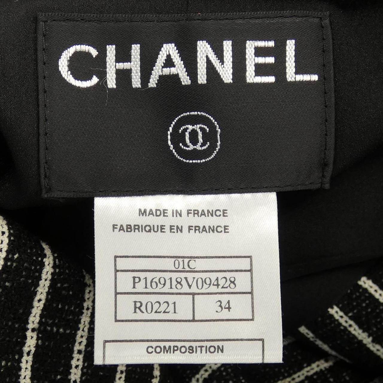 Chanel P16918V09428 01C Coat
