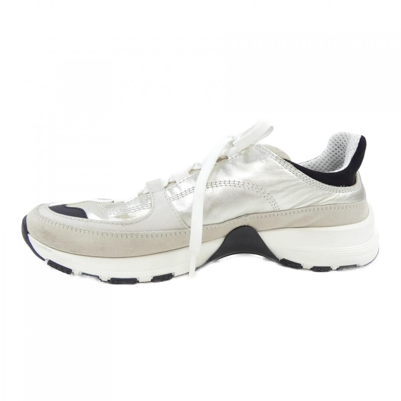 Chanel METIERS D'ART Laminated Calfskin Suede Calfskin Sneakers