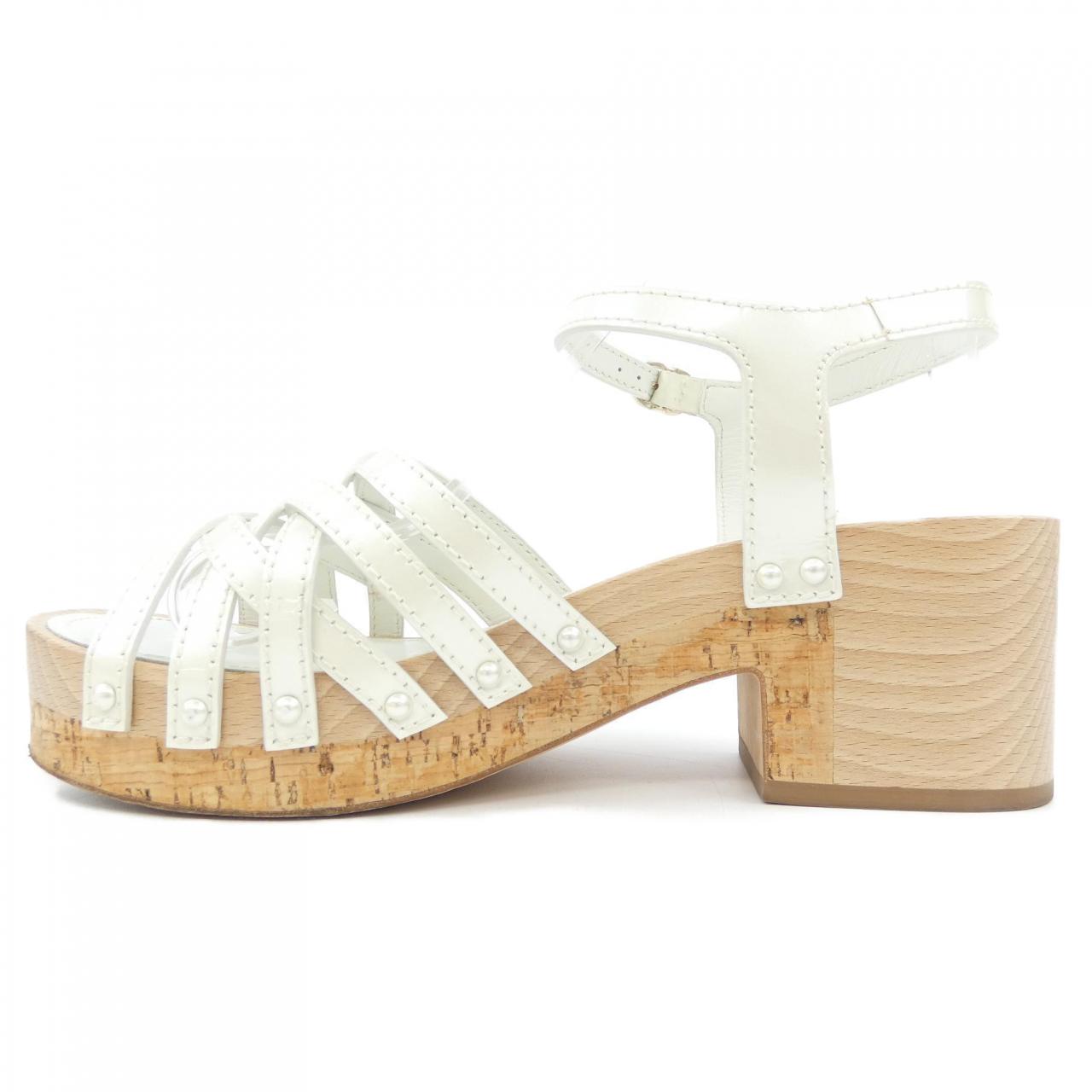 Chanel G33537X51108 Metallized Patent Calfskin Sandals