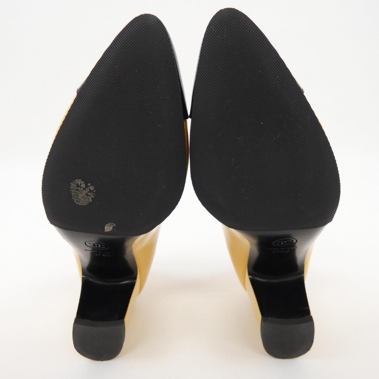 Chanel G45053B13339 Patent Calfskin Pumps