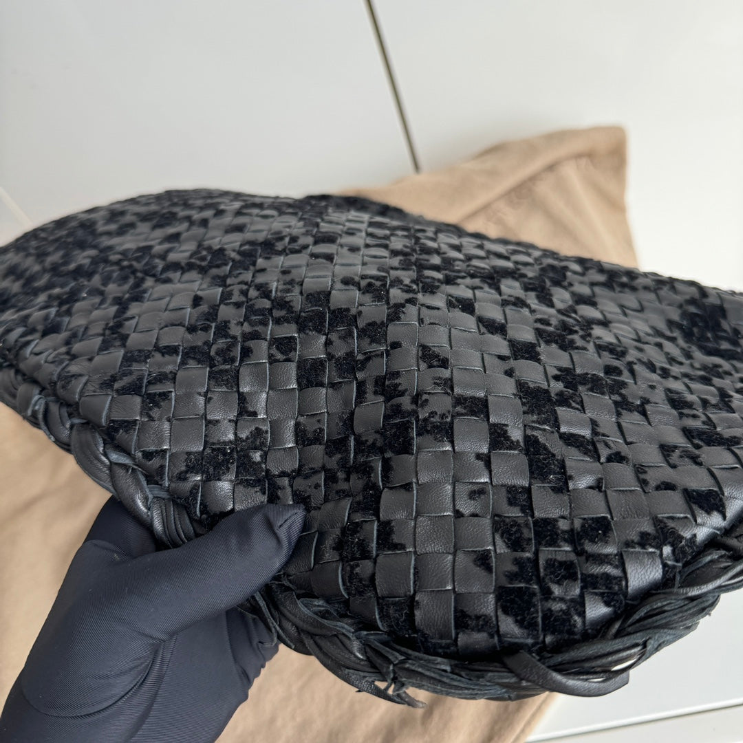 Bottega Veneta Veneta Hobo Medium Leather and Velvet Black 47cm