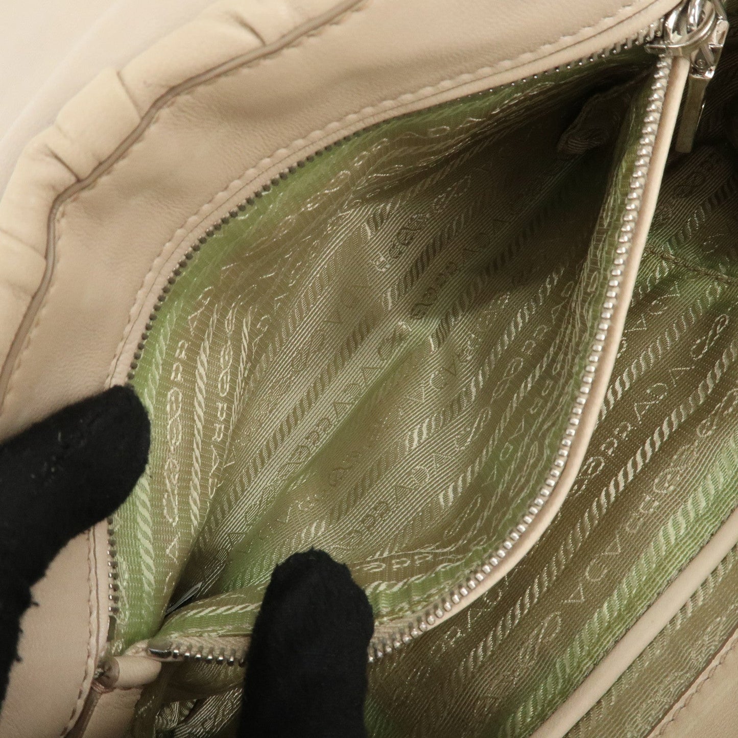 PRADA Leather Gathered Chain Shoulder Bag Ivory B4695C  d