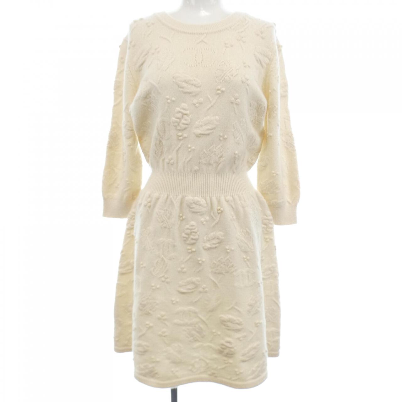 Chanel P70970K10170 21A Cashmere Dress