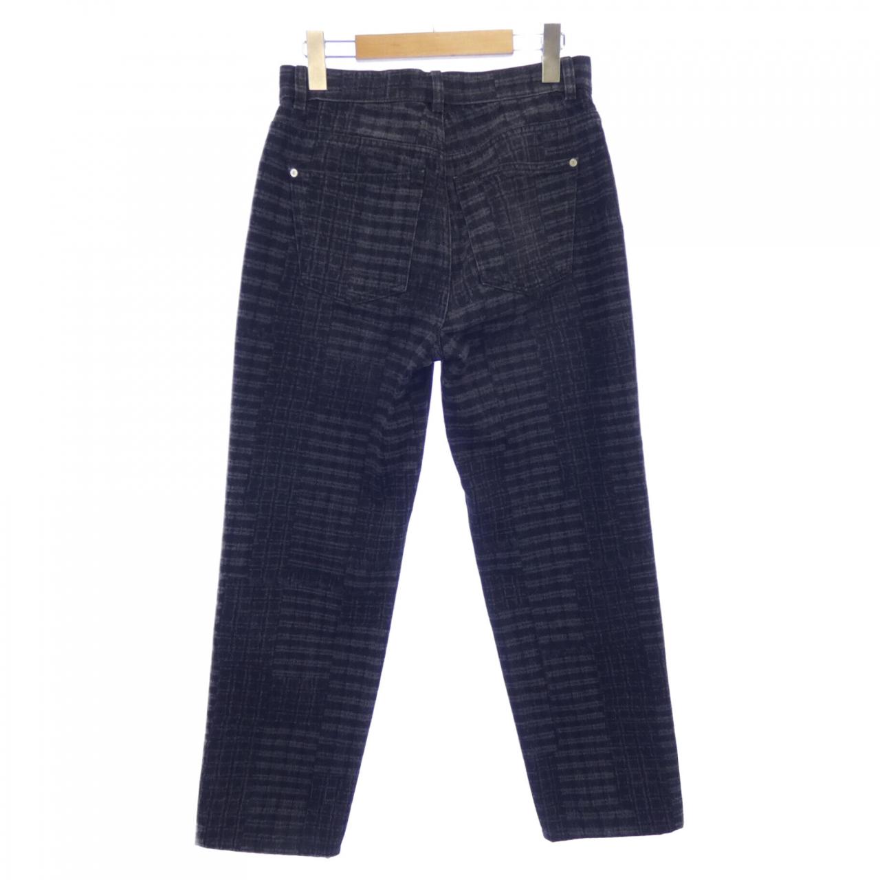 Chanel P77620V69616 Jeans