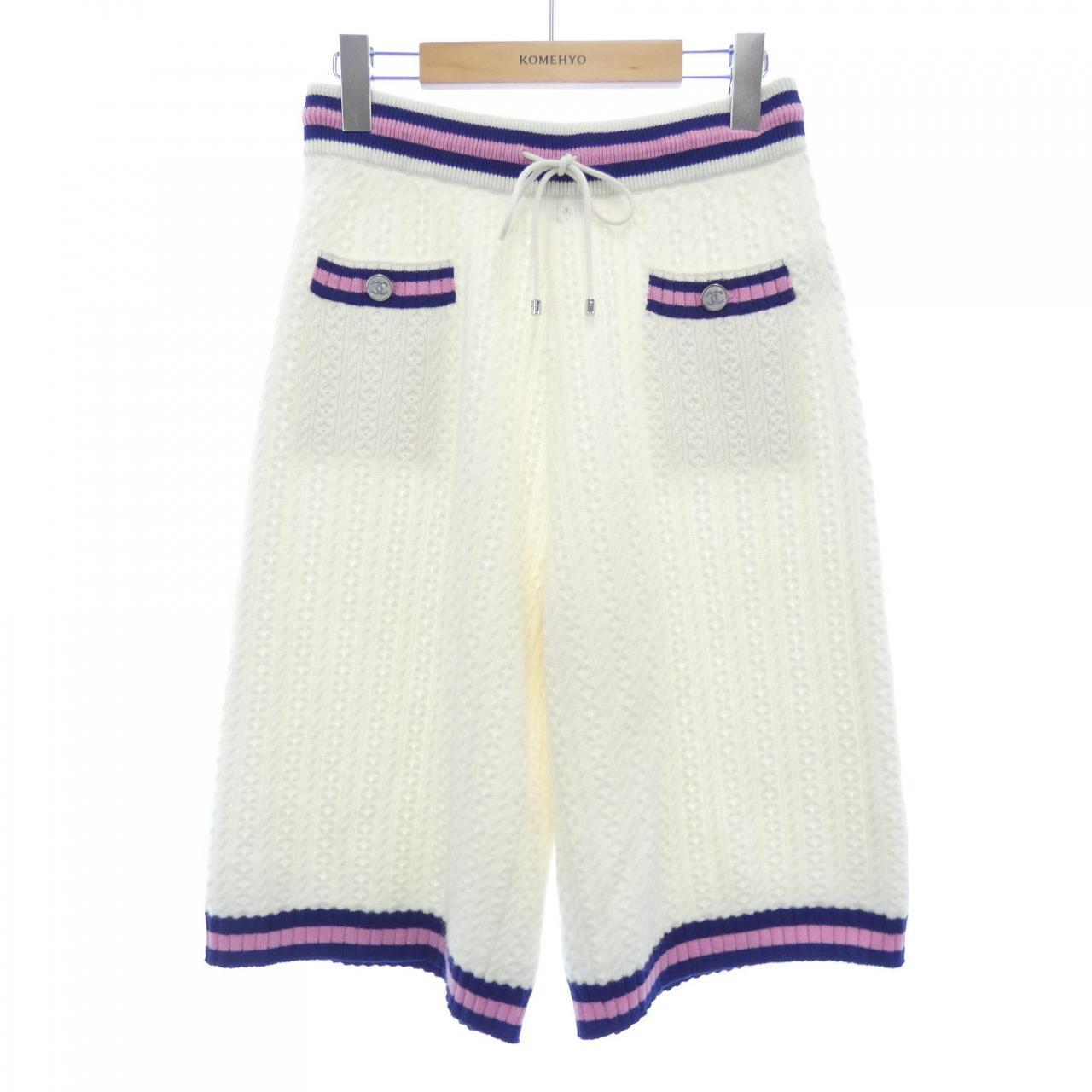 Chanel P74731K10683 Cashmere Shorts