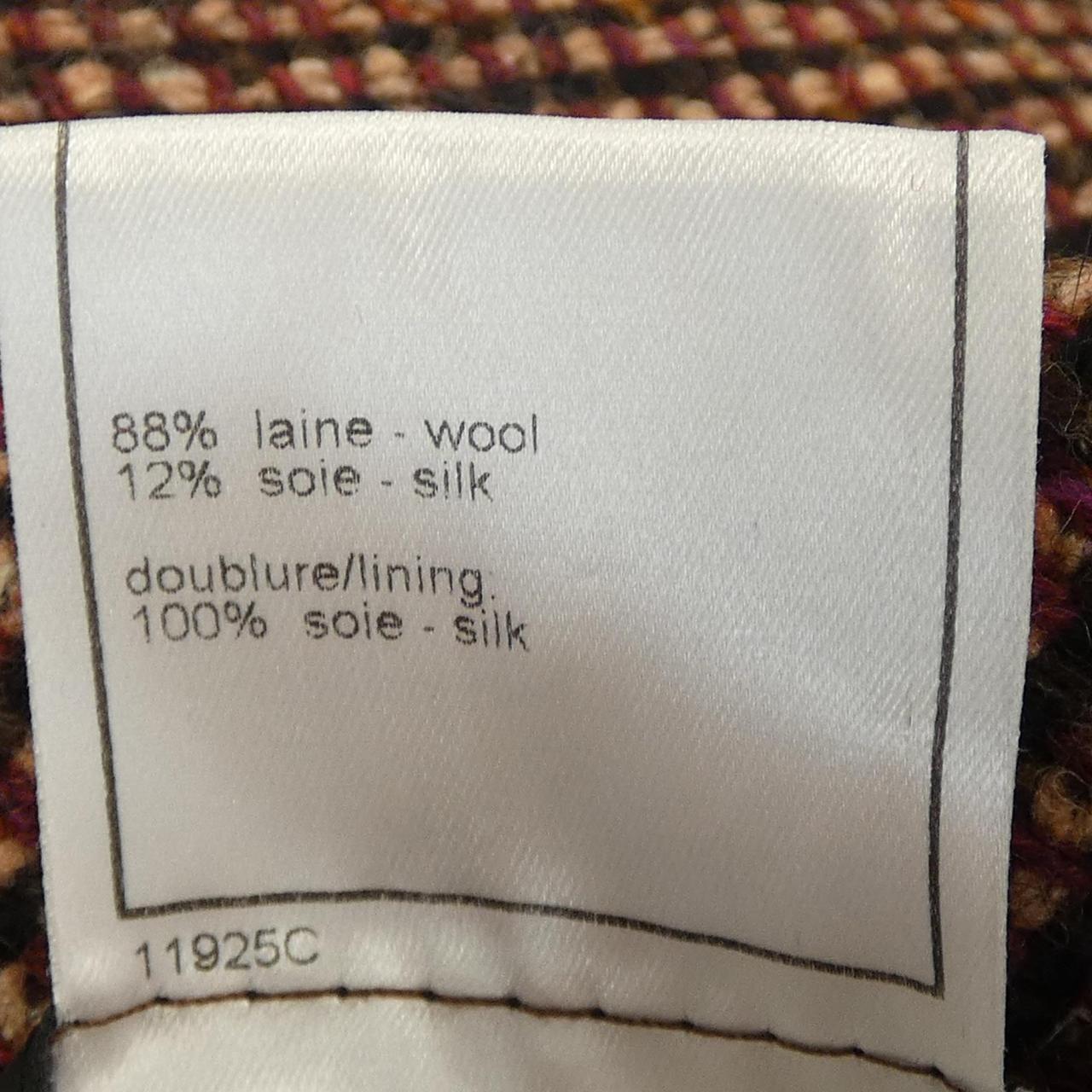 Chanel P18180V10380 01A Suit
