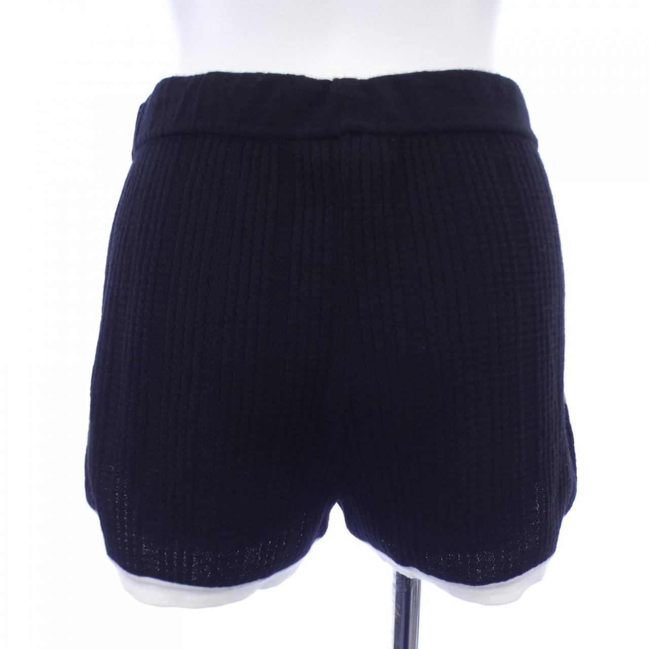 Chanel P76470K10986 Cashmere Shorts