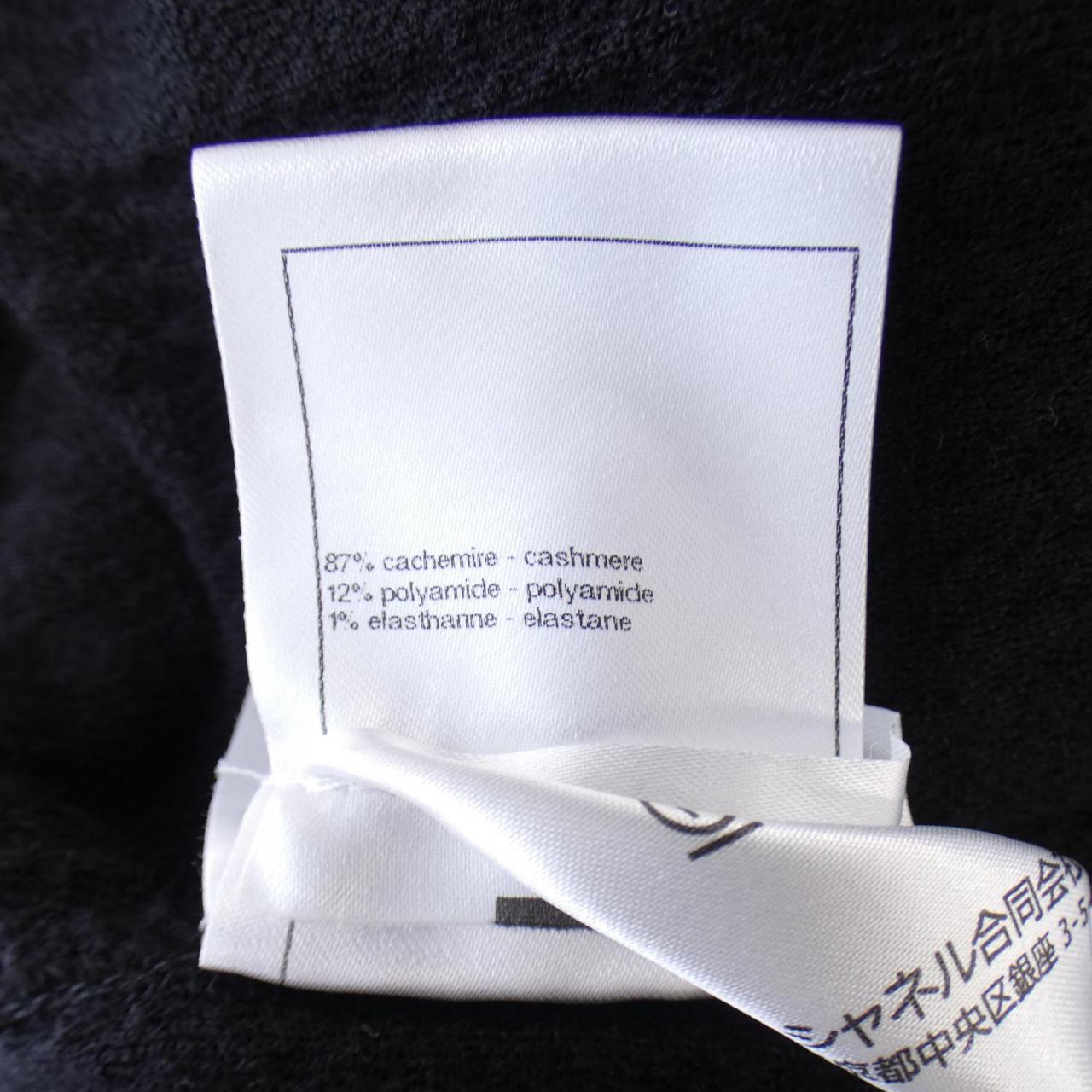 Chanel P76470K10986 Cashmere Shorts
