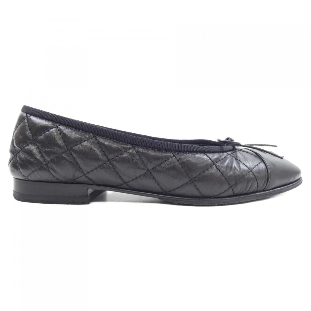 Chanel G26250X01725 Aged Calfskin Flat Shoes