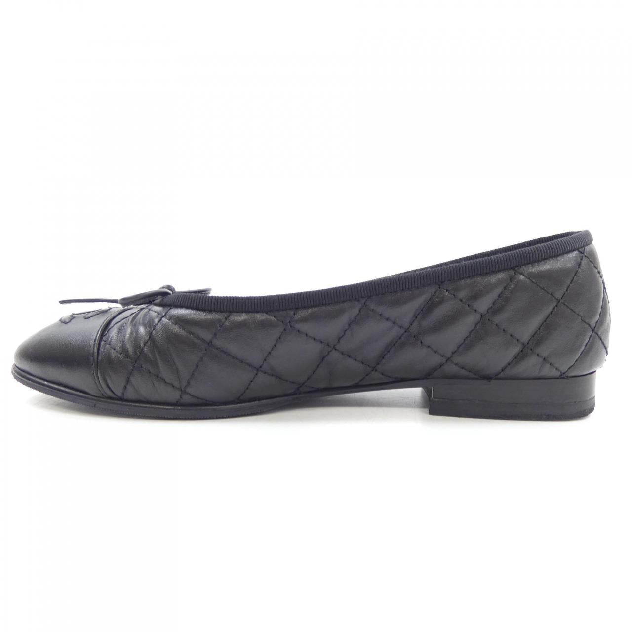 Chanel G26250X01725 Aged Calfskin Flat Shoes