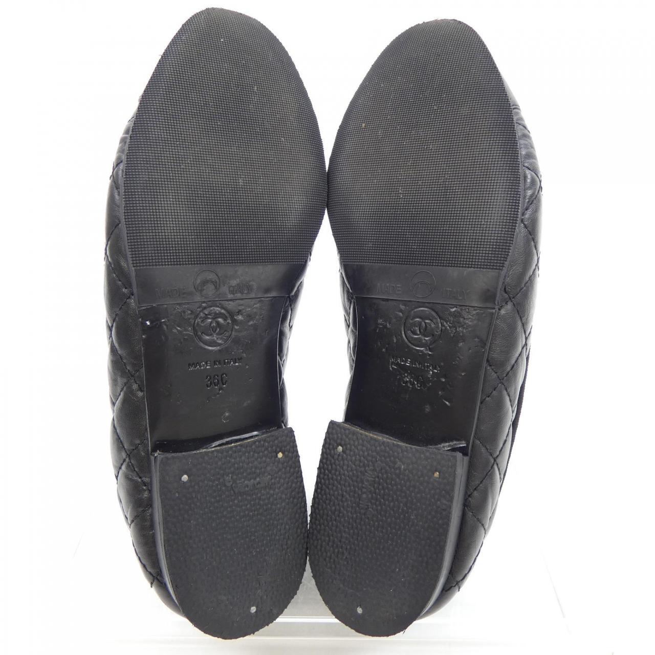 Chanel G26250X01725 Aged Calfskin Flat Shoes