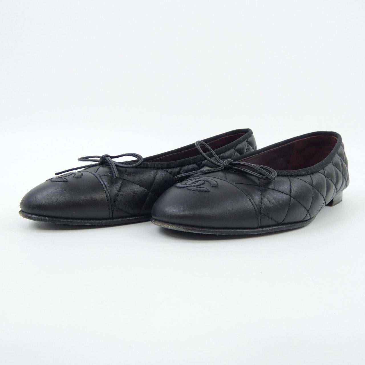 Chanel G26250X01725 Aged Calfskin Flat Shoes
