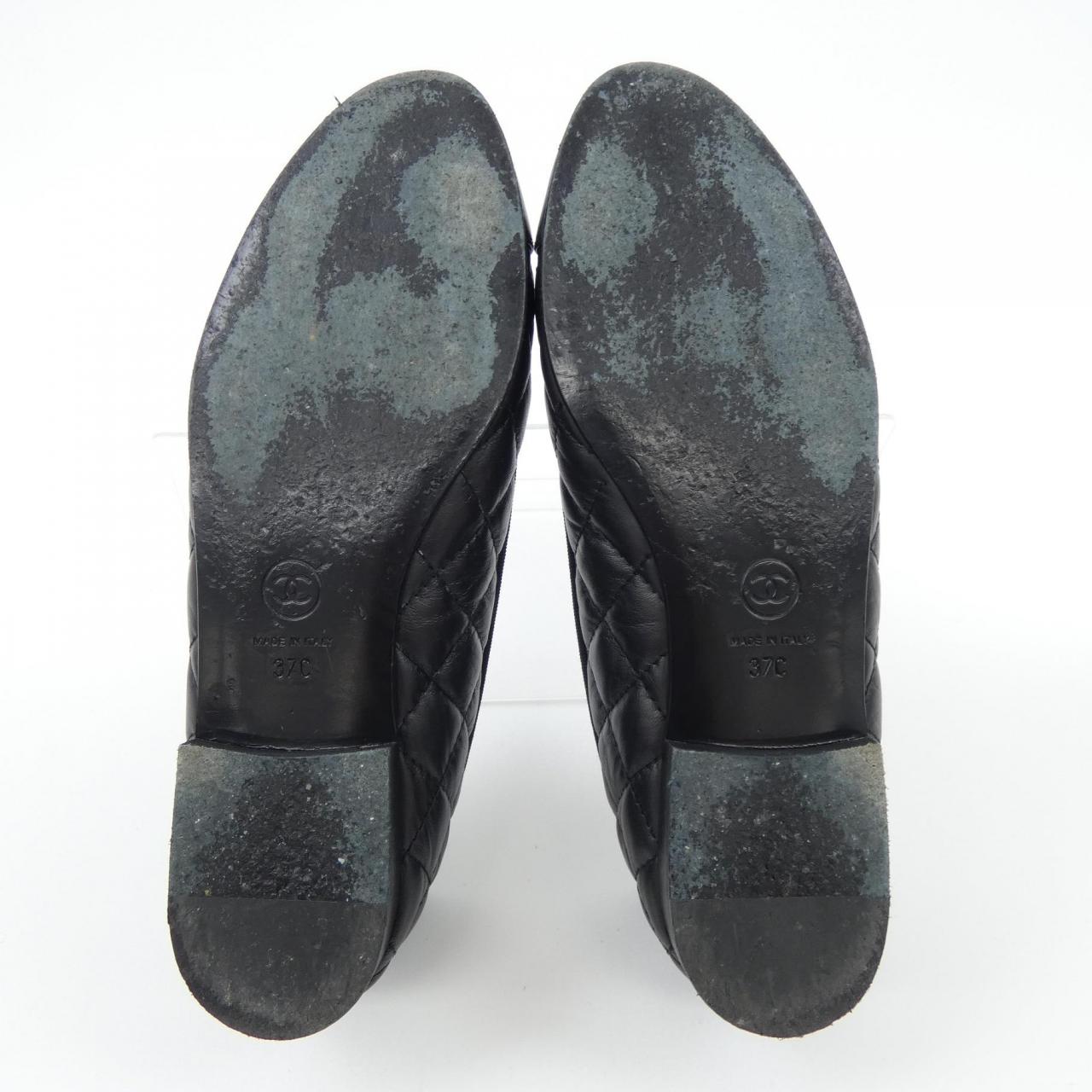 Chanel G26250X01725 Aged Calfskin Flat Shoes